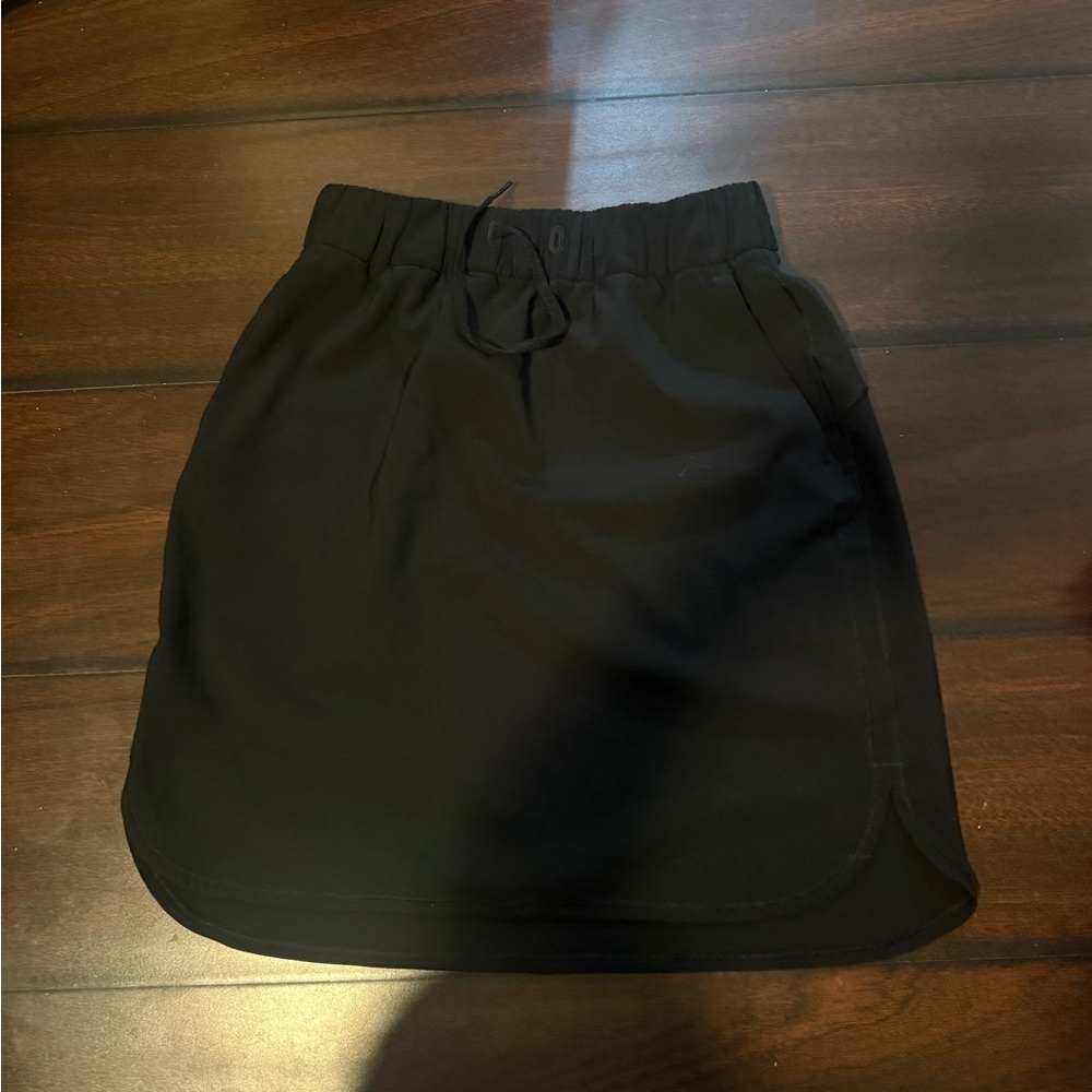 Lululemon on the fly Black Drawstring Skirt